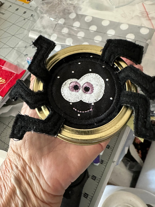 Spider jar lid cover