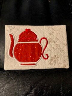 Mug rug w red teapot